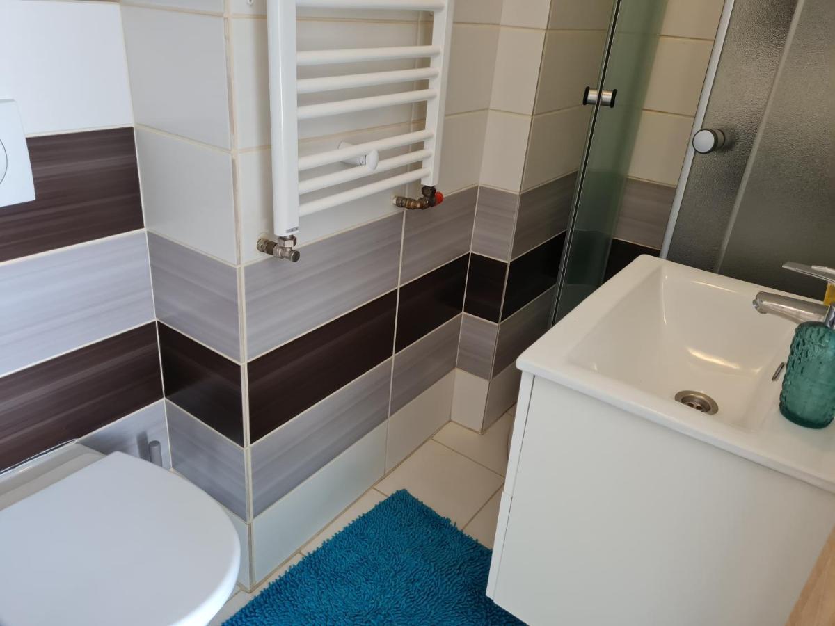 Bela - Pokoje Z Aneksami I Apartamenty Колобжег Экстерьер фото