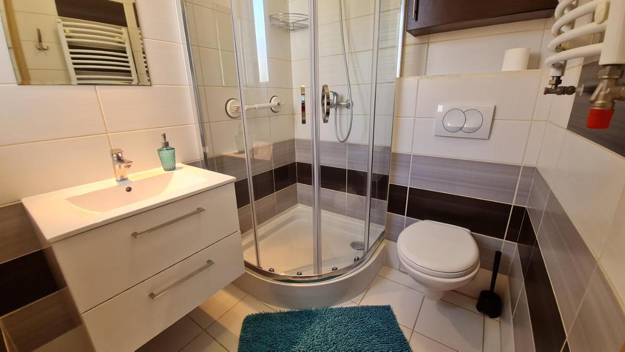 Bela - Pokoje Z Aneksami I Apartamenty Колобжег Экстерьер фото