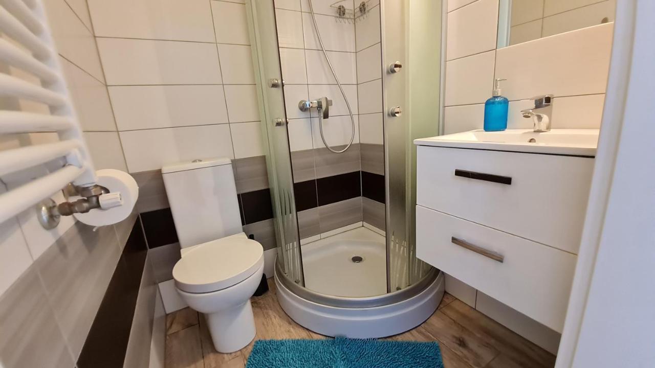 Bela - Pokoje Z Aneksami I Apartamenty Колобжег Экстерьер фото