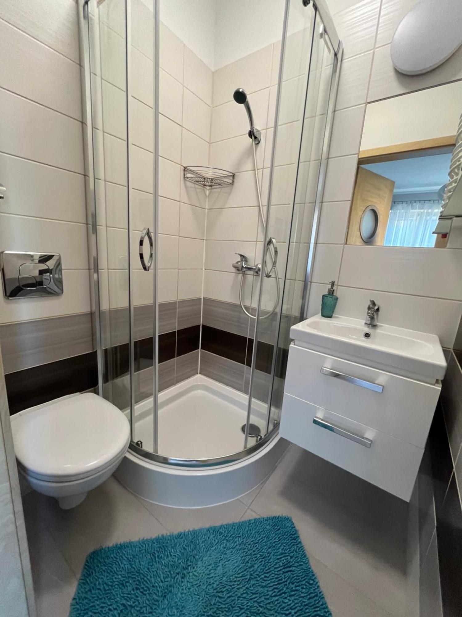 Bela - Pokoje Z Aneksami I Apartamenty Колобжег Экстерьер фото